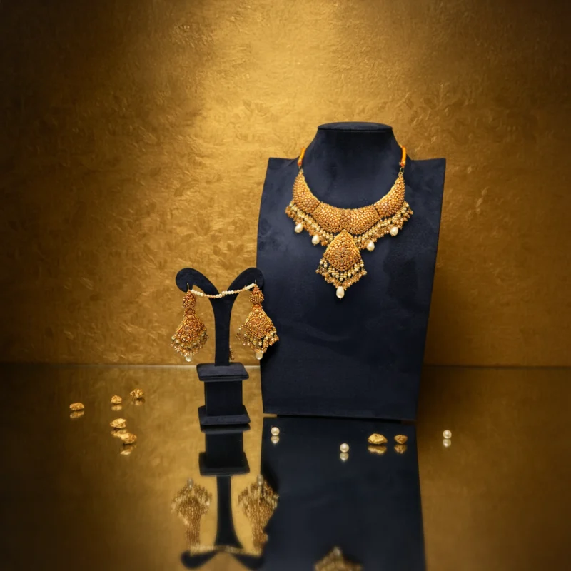 Regal 21 Karat Gold Necklace & Earring Set (3 Tola)
