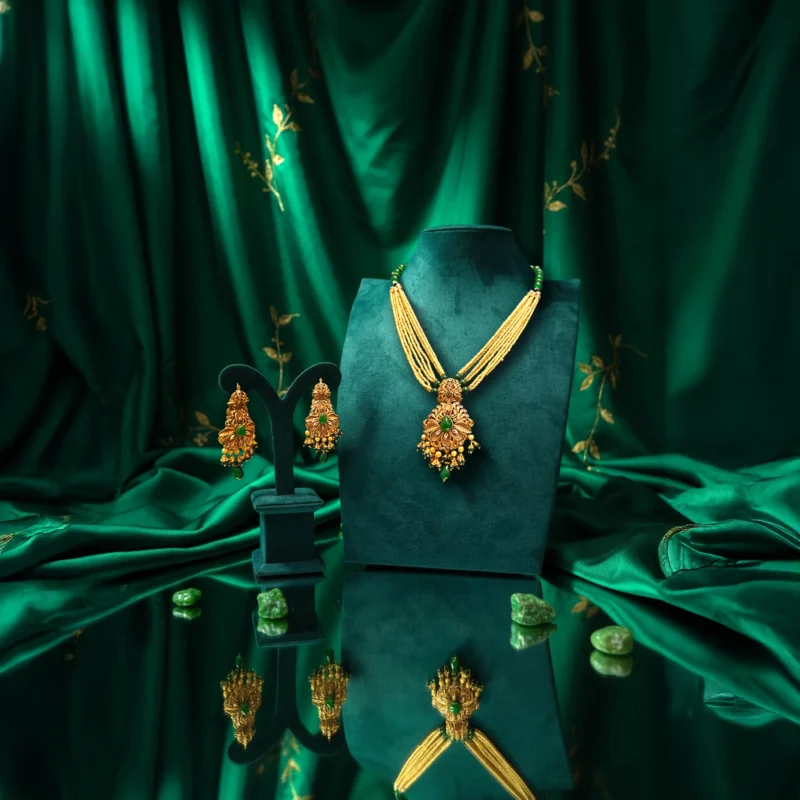 Graceful 21 Karat Gold Necklace & Earring Set (1.5 Tola)