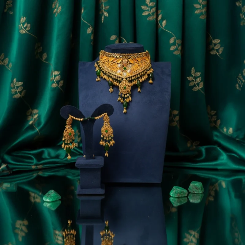 Magnificent 21 Karat Gold Bridal Choker & Earring Set (4 Tola)